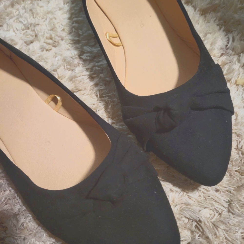 Knotted bow flats